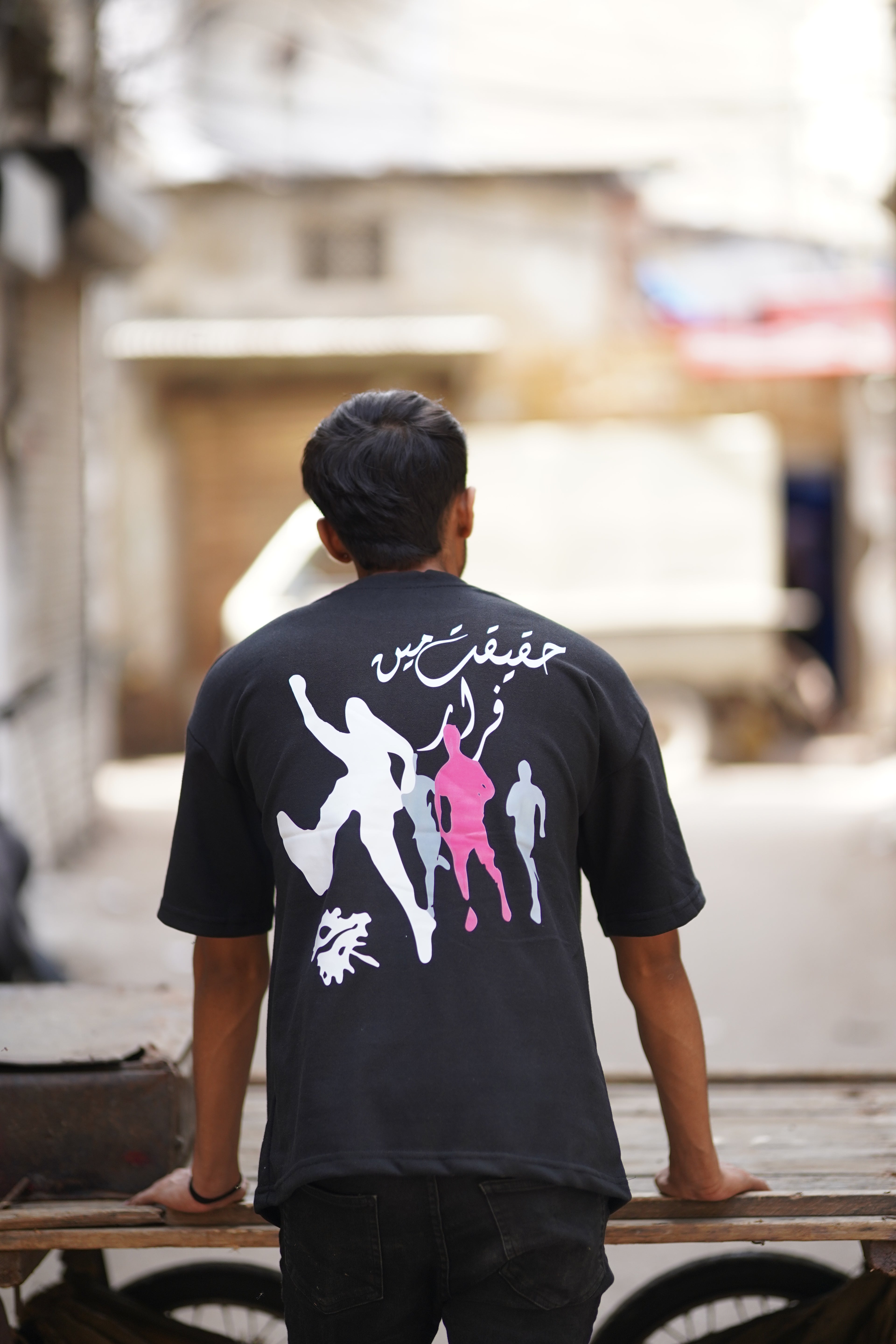 Haqeeqat Main Farar T-Shirt